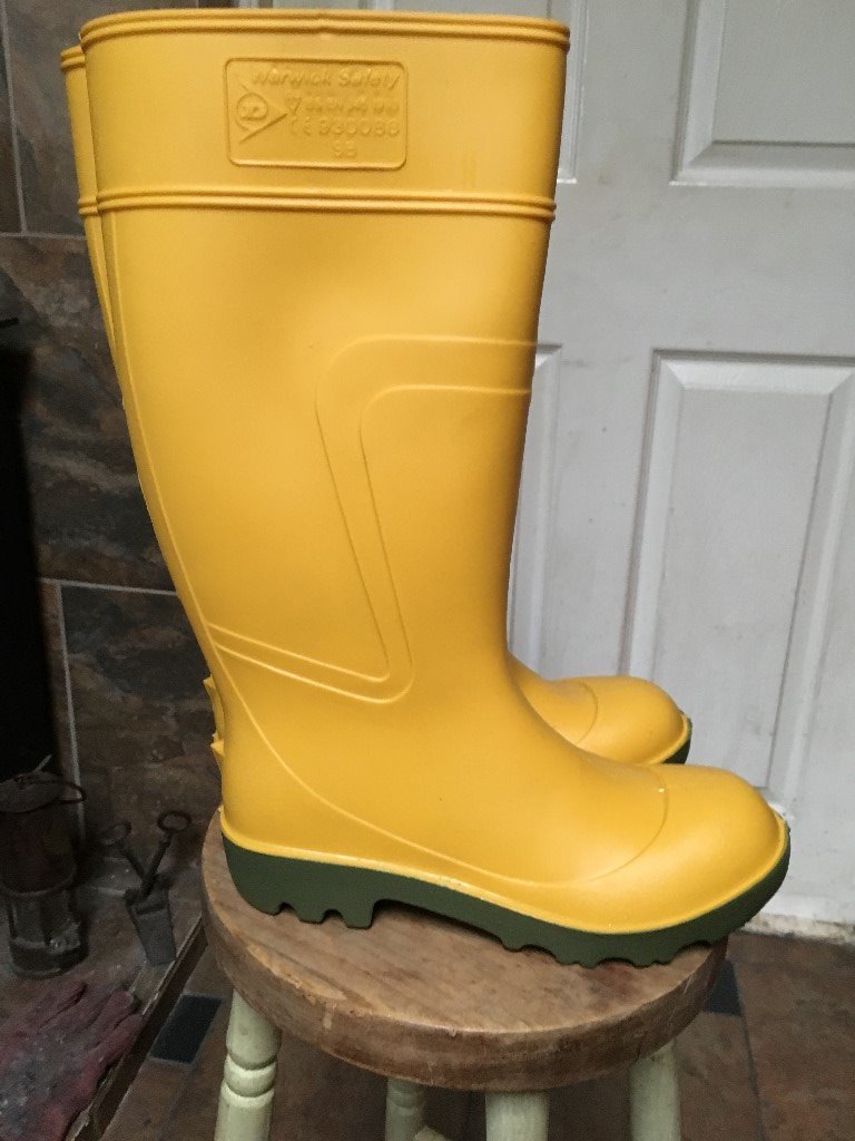 dunlop yellow wellies